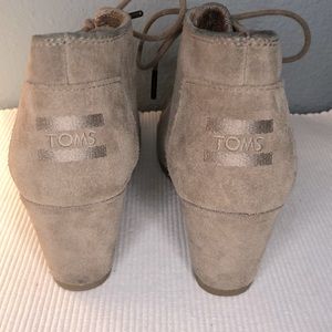TOMS Desert Wedge Bootie Taupe Suede Size 5.5M